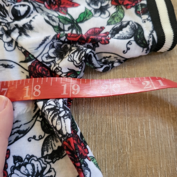 Fresh Prince of Bel-Air Skulls & Red Roses Size Small - Picture 4 of 6